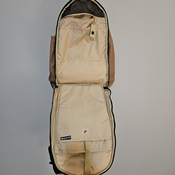 Dakine Women\'s Tan Everyday Backpack with Front Pocket main image 5